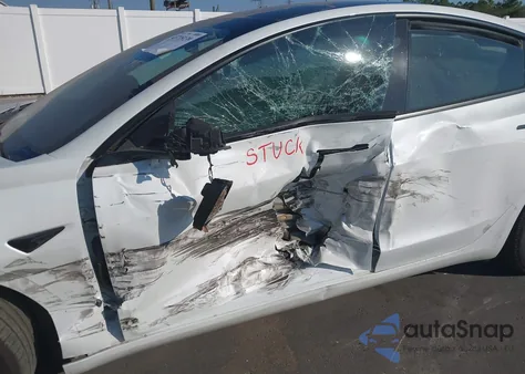 2022 Tesla Model 3 Long Range Dual Motor All-Wheel Drive z USA, uszkodzony, nr VIN 5YJ3E1EB3NF246922